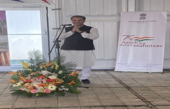 On the auspicious occasion of Independence Day of India, Ambassador Abhishek Singh addressed a gathering of yoga enthusiast at the first session of regular yoga classes organised by EOI Caracas. Teacher of Indian Culture from the Embassy Sh Alok Bharti conducted the yoga session